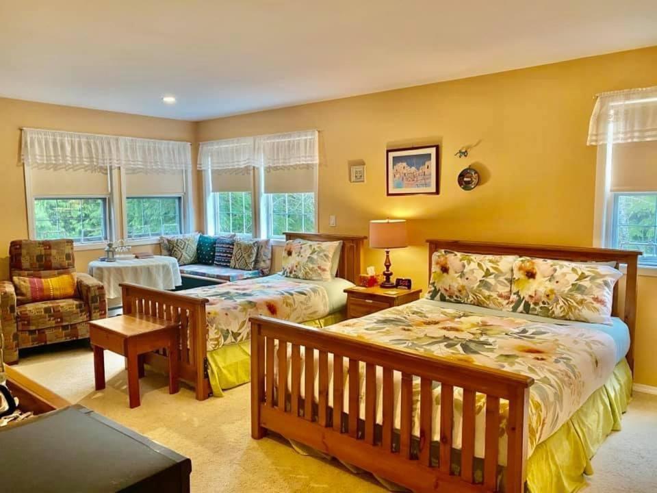 Seafarers Bed & Breakfast Tofino Exterior photo