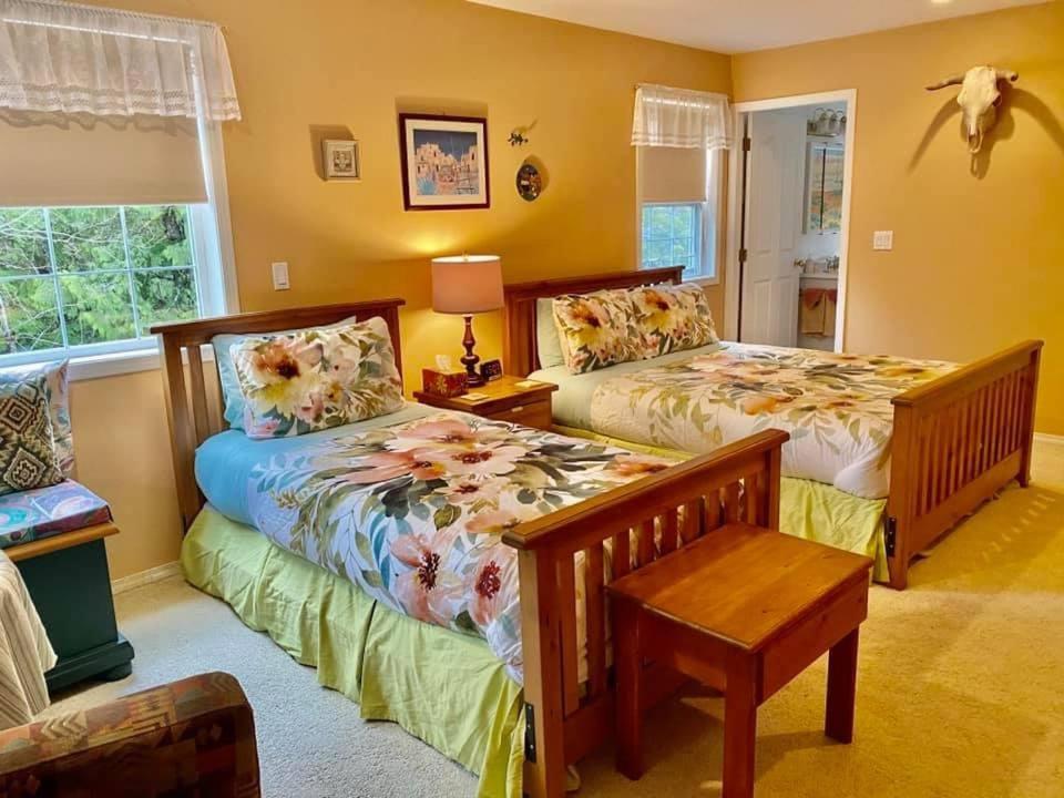Seafarers Bed & Breakfast Tofino Exterior photo