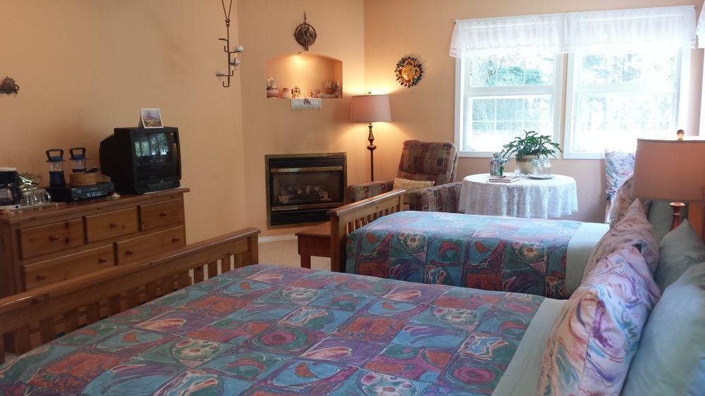 Seafarers Bed & Breakfast Tofino Exterior photo