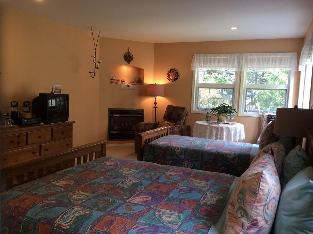 Seafarers Bed & Breakfast Tofino Exterior photo