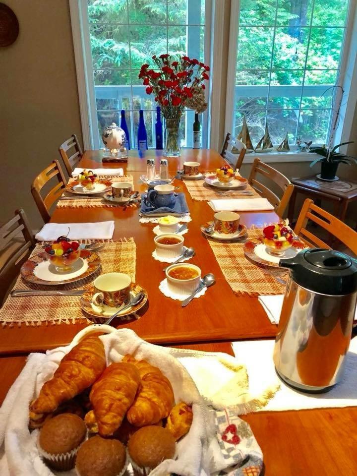 Seafarers Bed & Breakfast Tofino Exterior photo
